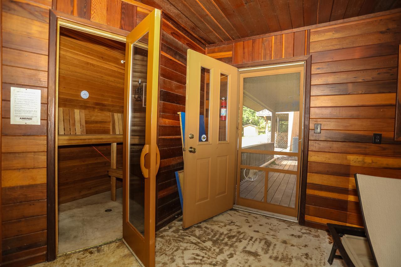 The Lodge At Beaver Lake Bed And Breakfast Роджерс Екстер'єр фото
