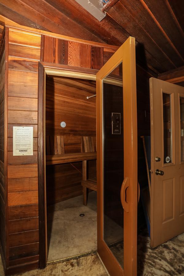 The Lodge At Beaver Lake Bed And Breakfast Роджерс Екстер'єр фото