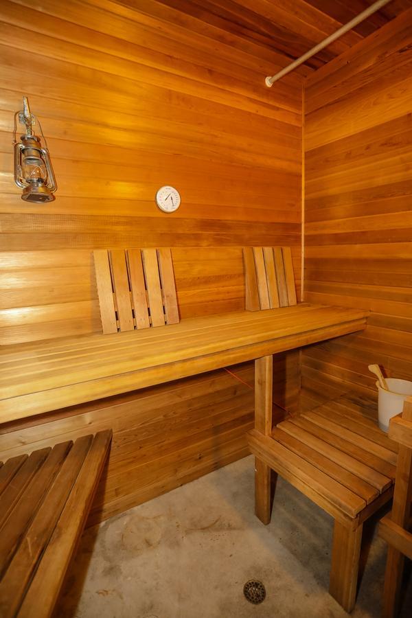The Lodge At Beaver Lake Bed And Breakfast Роджерс Екстер'єр фото